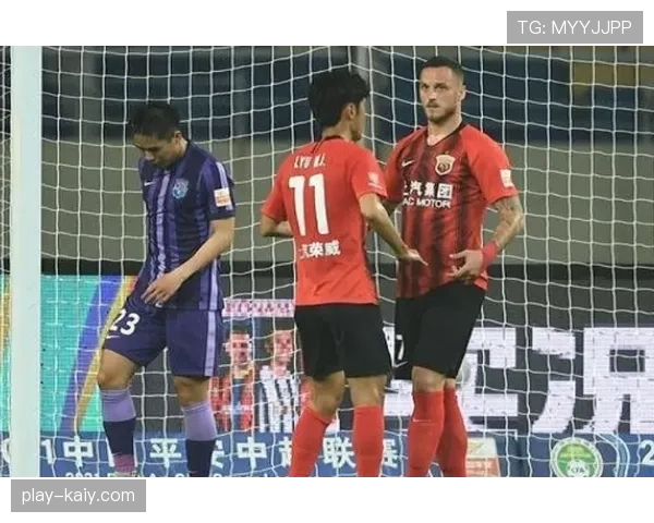 特写:阿贾·威尔逊在拉斯维加斯社区中心主持新篮球场揭幕仪式 特写:阿贾·威尔逊在拉斯维加斯社区中心主持新篮球场揭幕仪式