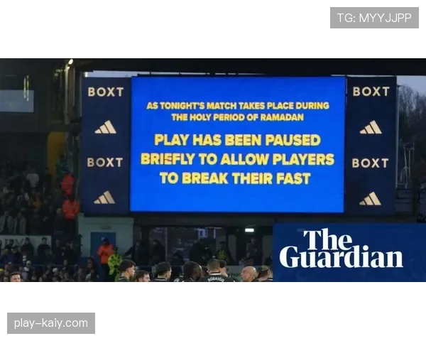 场边镜头:瓜迪奥拉因对第四官员判罚不满,被出示黄牌警告 场边镜头:瓜迪奥拉因对第四官员判罚不满,被出示黄牌警告